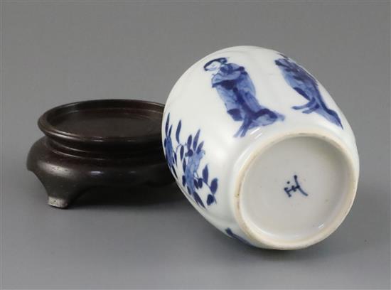 A Chinese blue and white small jar, Kangxi period, H.8.2cm